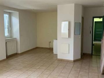 Location Appartement Place du Champ de Mars, Empurany