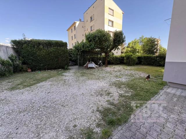 Location Appartement Place du Charmeyran, La Tronche