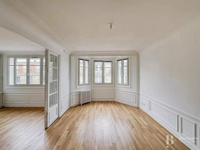 Location Appartement Place du Costa Rica, Paris