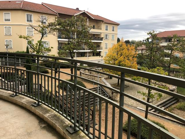 Location Appartement Place du Forum, Beynost