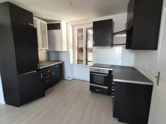 Location Appartement Place du Général de Gaulle, Dourdan
