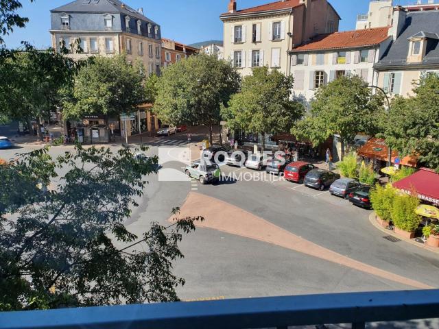 Location Appartement Place du Mandarous, Millau