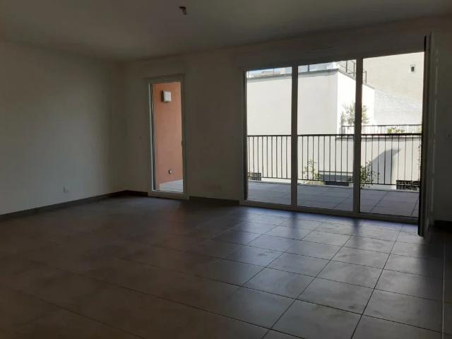 Location Appartement Place du Port Neuville, Lyon