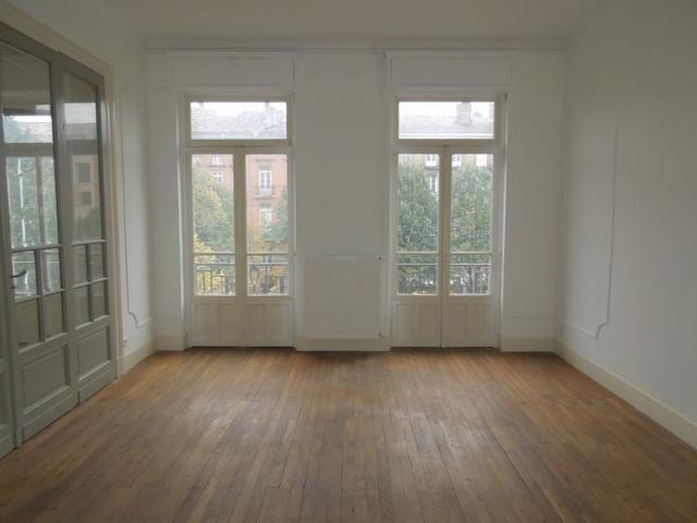 Location Appartement Place Étienne Esquirol, Toulouse