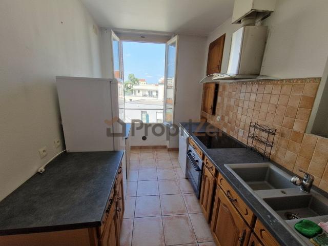 Location Appartement Place Eugène Varlin, Lyon