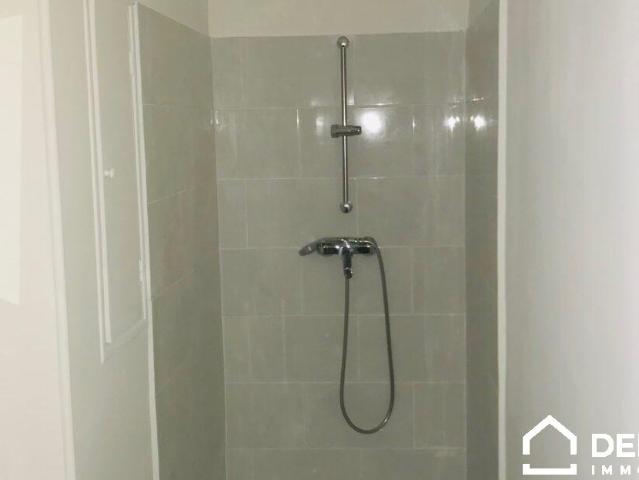 Location Appartement Place Félix Baret, Marseille