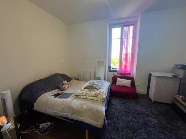 Location Appartement Place Fontaine Pissarote, Saint Yrieix la Perche