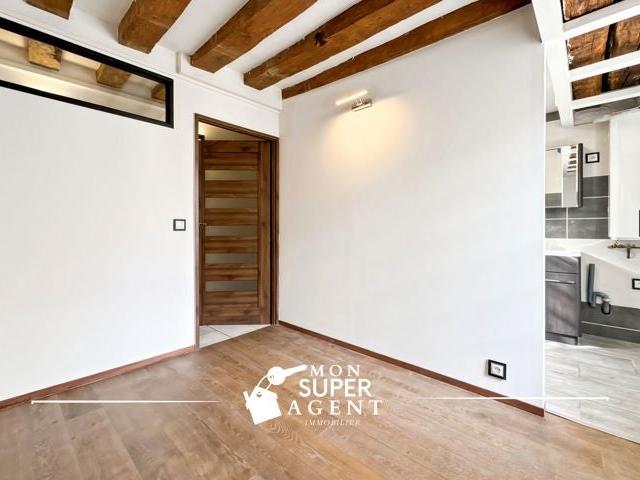 Location Appartement Place Jacques Amyot, Melun
