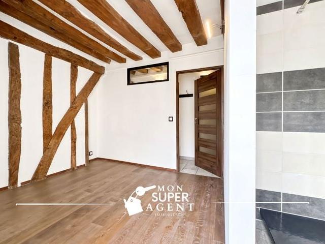 Location Appartement Place Jacques Amyot, Melun