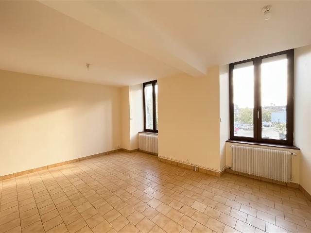 Location Appartement Place Juhel, Mayenne
