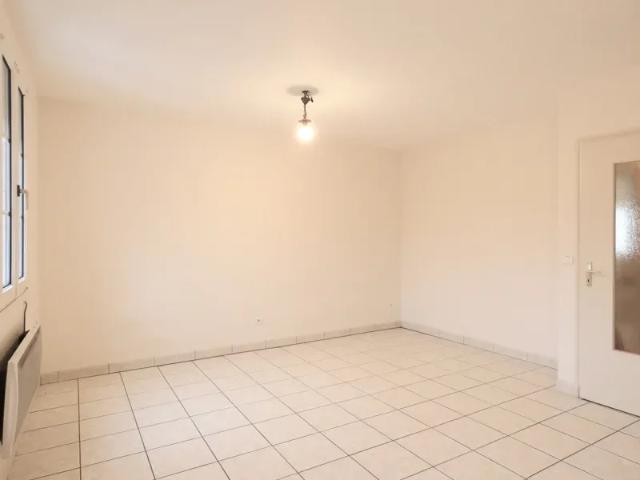 Location Appartement Place Mathieu Jaboulay, Saint Genis Laval