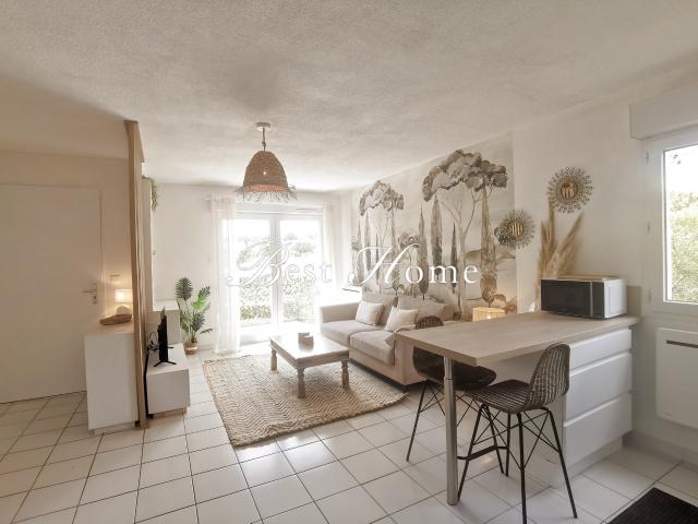Location Appartement Place Questel, Nîmes