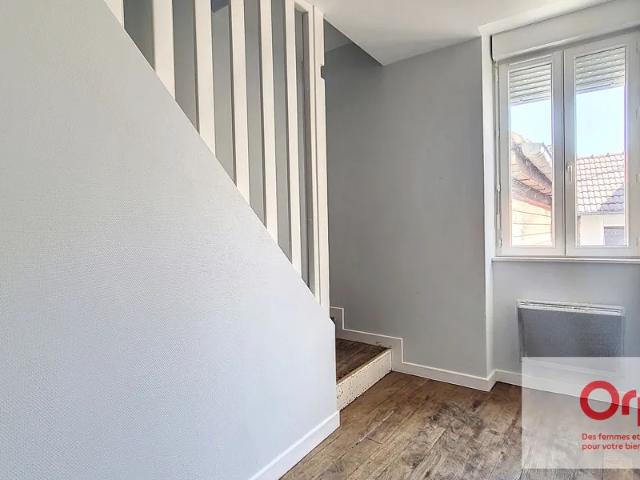 Location Appartement Place Robert Ferrandon, Montmarault