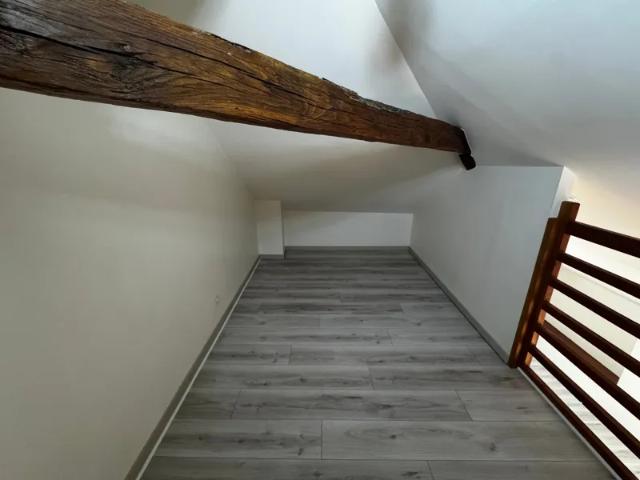 Location Appartement Place Robert Jean de Vogué, Épernay