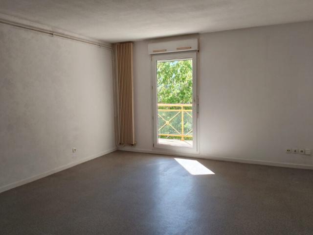 Location Appartement Place Robert Marcelpoil, Ambérieu en Bugey