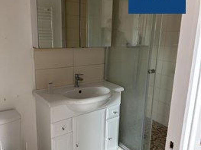 Location Appartement Place Saint Christophe, Châteaufort