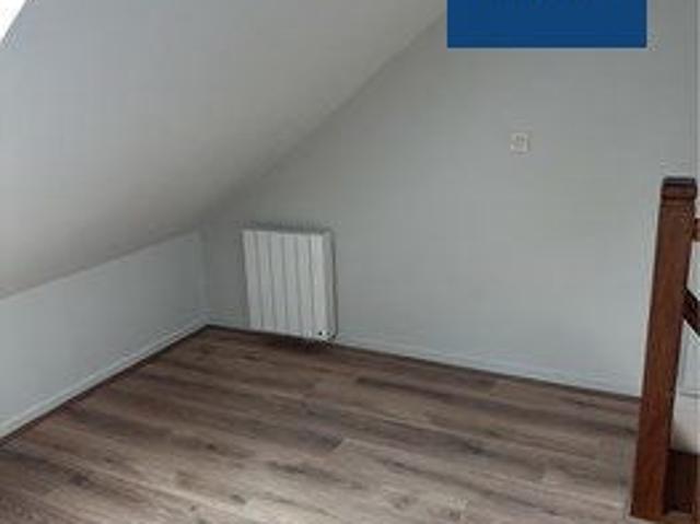 Location Appartement Place Saint Christophe, Châteaufort