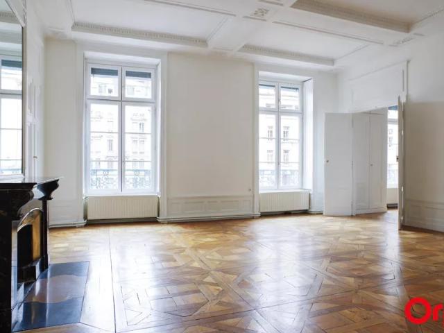 Location House Place Saint Jean, Lyon