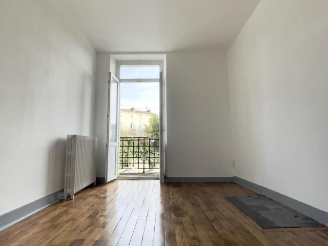 Location Appartement Place Saint Martin, Périgueux