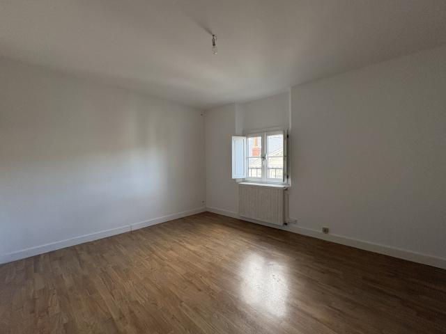 Location Appartement Place Saint Pierre, Saumur