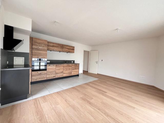 Location Appartement Rue du Rhône, Village Neuf