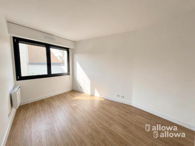 Location Appartement Quai de la Seine, Paris
