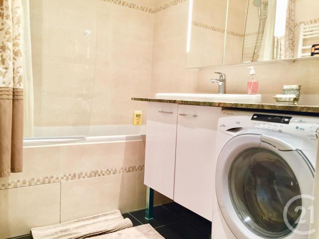 Location Appartement Quai de la Seine, Paris