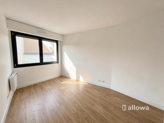 Location Appartement Quai de la Seine, Paris