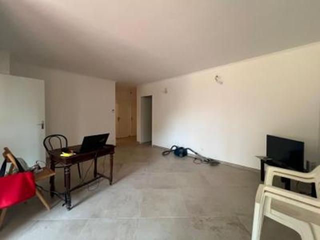 location appartement rond point du mail 4 pièces 75 m2 bouches du rhone 13380 1200 €