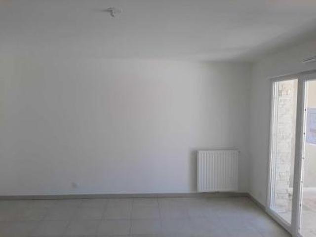 location appartement robion 3 pièces 67 m2 vaucluse 84440 812 € / mois