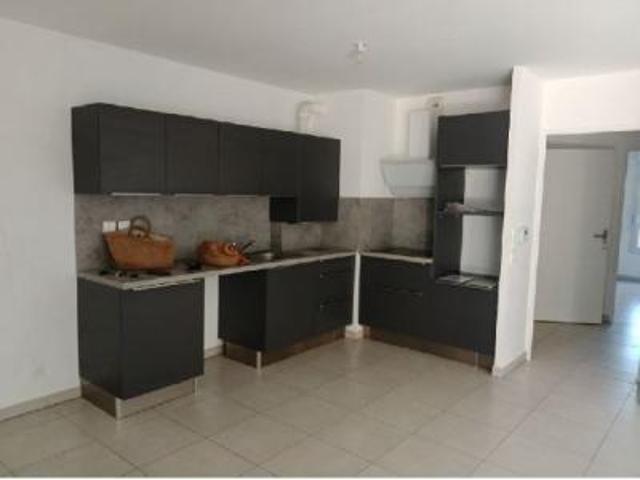 location appartement robion 3 pièces 67 m2 vaucluse 84440 812 € / mois