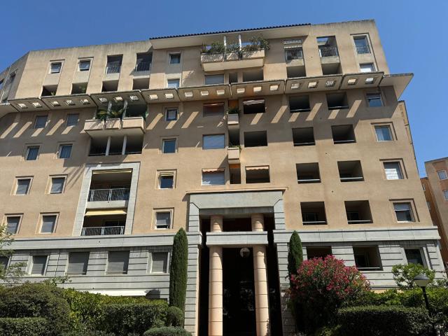 Location Appartement Route de Berre, Aix en Provence