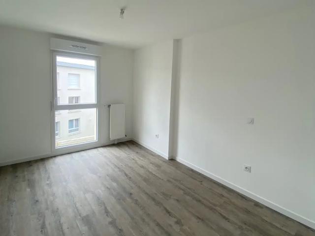 Location Appartement Route de Champbenoist, Provins