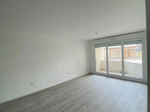 Location Appartement Route de Champbenoist, Provins