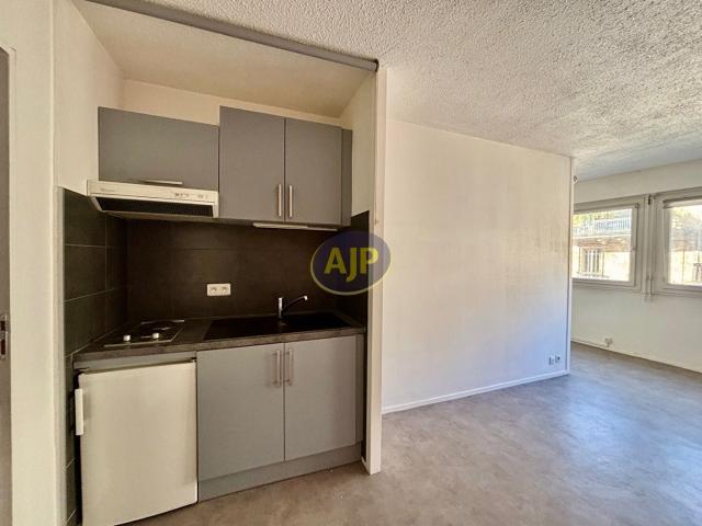 Location Appartement Route de la Fontbrune, Cours de Pile