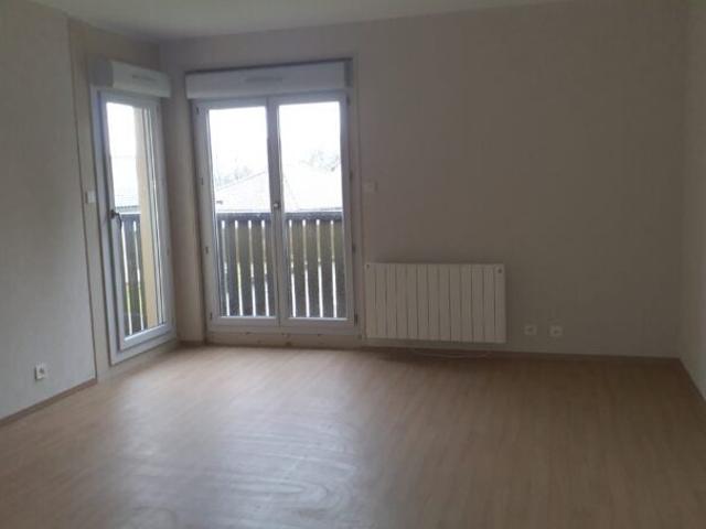 Location Appartement Route de Pontaumur, Miremont