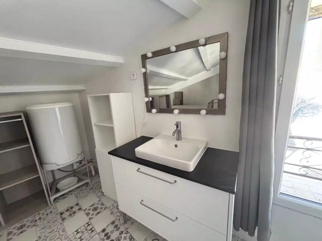 Location Appartement Route Des 4 Chemins, Salernes