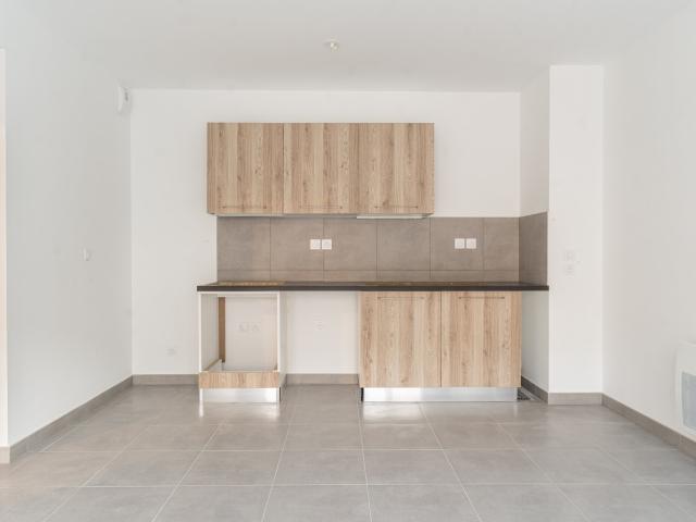 Location Appartement Route des Oliviers, La Fare les Oliviers