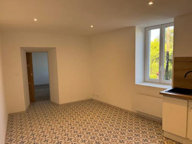 Location Appartement Route des Thomazes, Courry