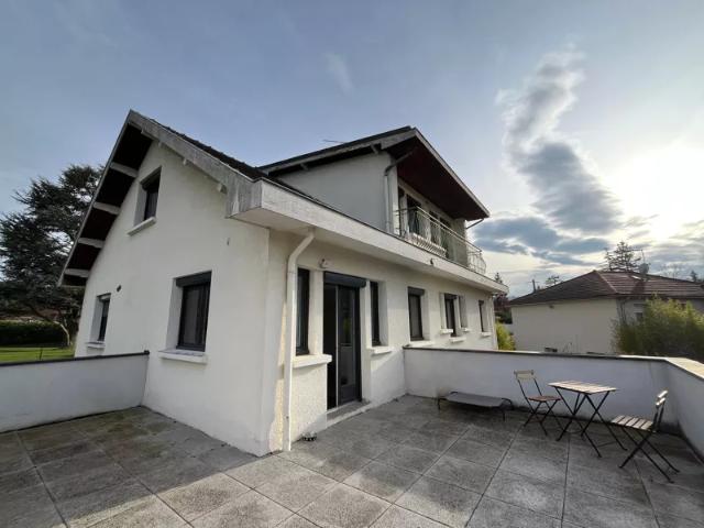 Location Appartement Impasse Chantemerle, Francheville