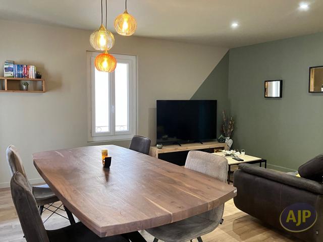 Location Appartement Route du Cluzeau, Monfaucon
