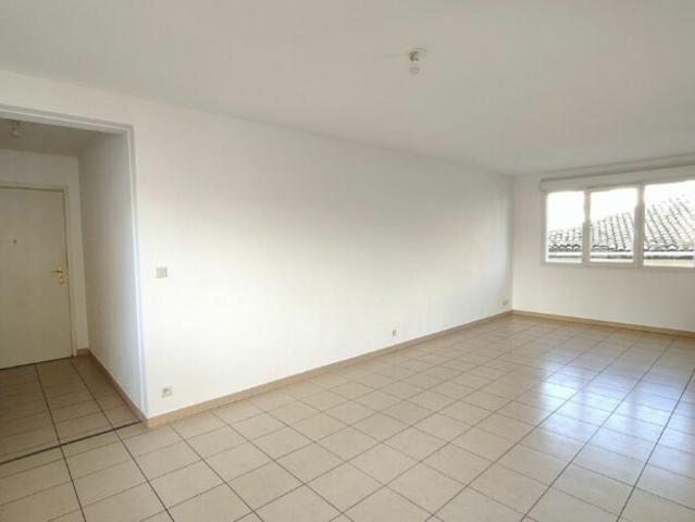 Location Appartement Rue Cardinal de Cabrières, Nîmes