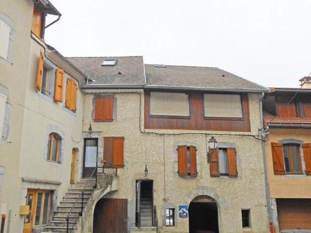Location Appartement Route Napoléon, Corps