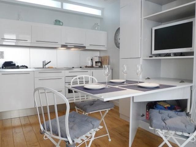 Location Appartement Rue Coustou, Paris