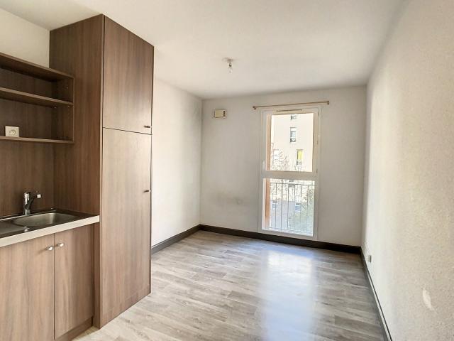Location Appartement Rue Colin, Villeurbanne