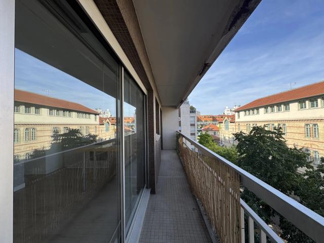 Location Appartement Rue Corbon, Paris