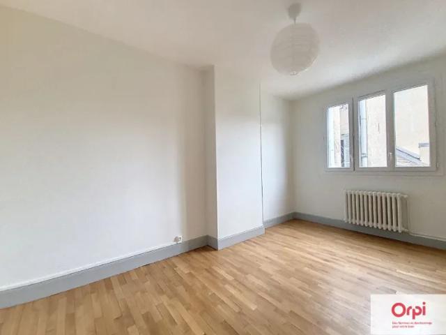 Location Appartement Rue Corneille, Montluçon