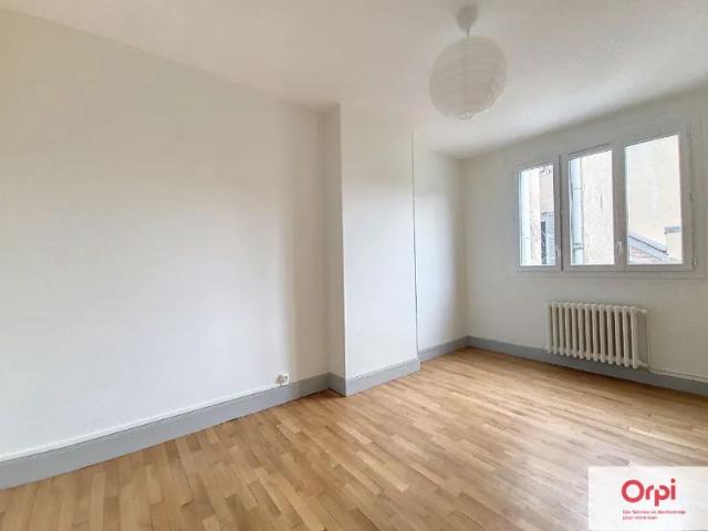Location Appartement Rue Corneille, Montluçon