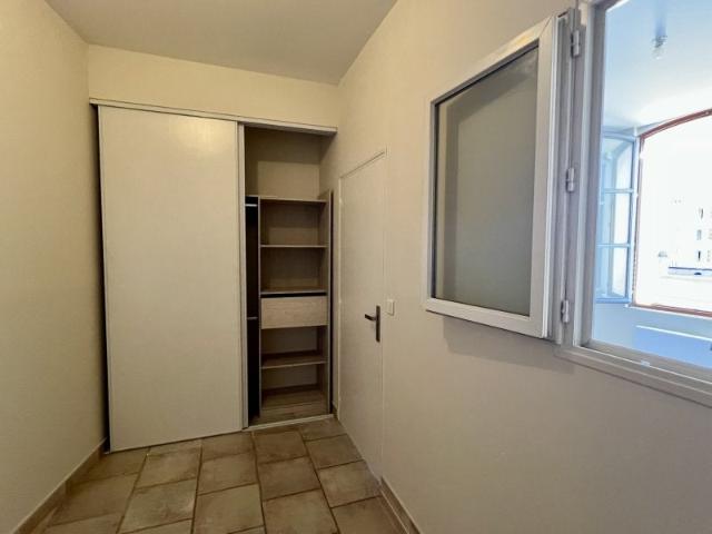 Location Appartement Rue Caisserie, Marseille