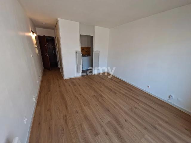 Location Appartement Rue Camena d'Almeida, Bordeaux